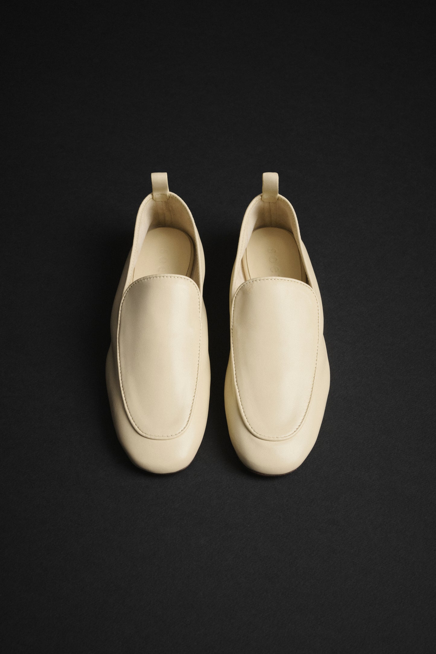 Mocasines Nine - Marfil - Cuero - Mujer